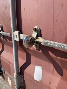 Container mit Diskusschloss